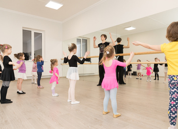 Спортивно-бальные танцы для детей: записаться в студию в Королеве