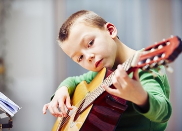 Секция гитары для детей школьного и дошкольного возраста